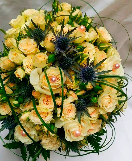 Ramo de Rosas Amarillas con Perlas